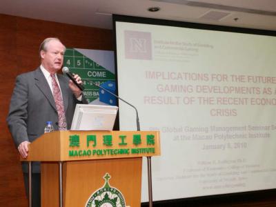 博彩研究奠基人之一，博彩領域國際知名學者、內華達大學雷諾分校博彩研究所所長William Eadington 教授主持講座